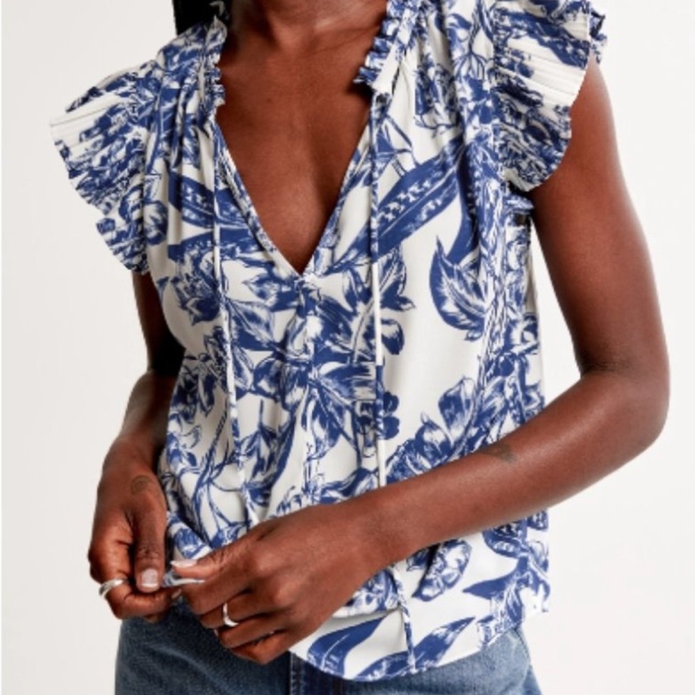 Abercrombie & Fitch Blue and White Ruffled Cap Sleeve Blouse